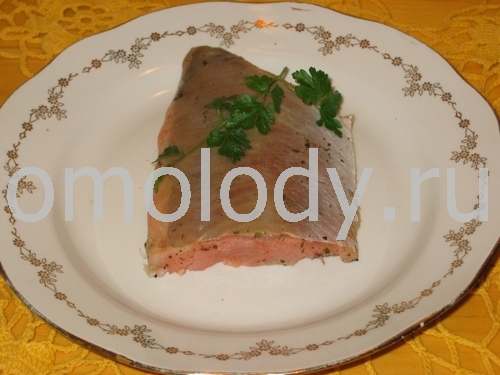 Salmon salted with spices