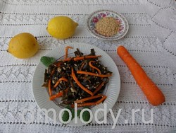 Салат из водорослей с имбирем соком лайма и кунжутом