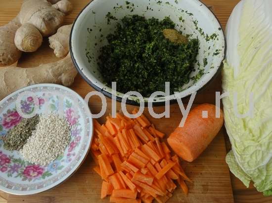 с одуванчиками, морковью и кунжутом