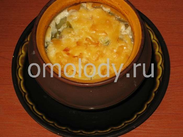 Chicken fillet baked in the oven, in the pot. Puffed with vegetables