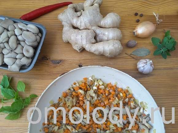блюдо с грибами Вешенками и имбирем