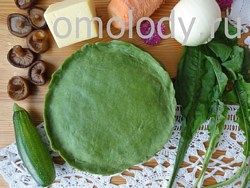 Пирог с грибами и листьями одуванчиков из зеленого теста