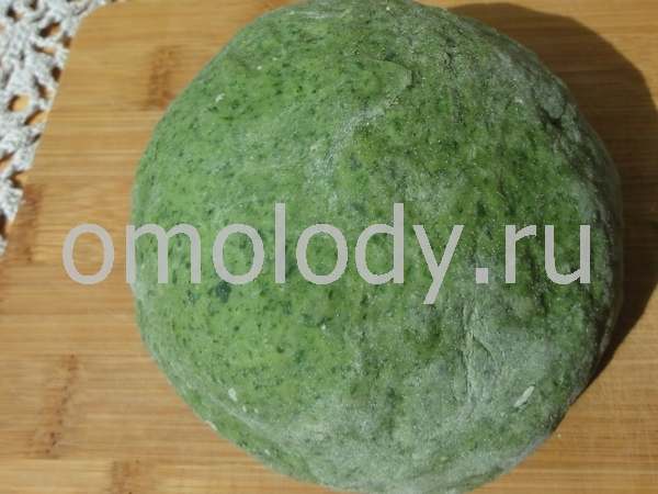 зеленое тесто из крапивы  для пельменей